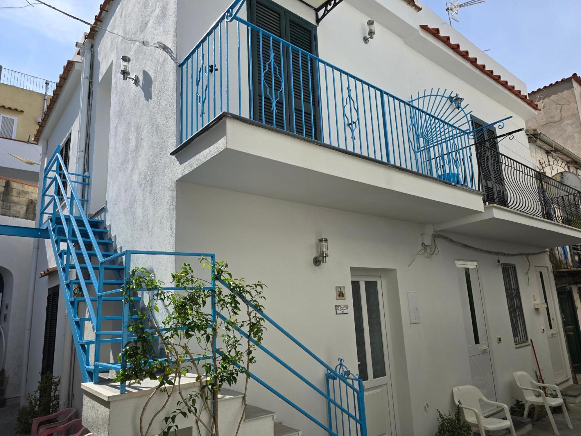 Villa La Casa Di Giuliana Primo Piano Con Balcone Ischia Exterior foto